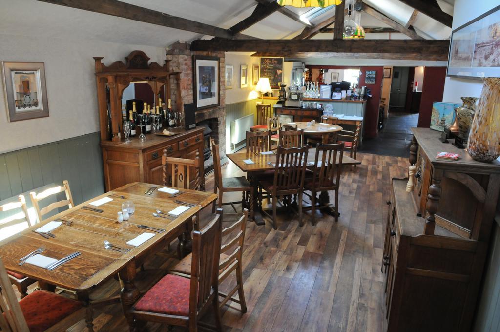The New Court Inn アースク エクステリア 写真