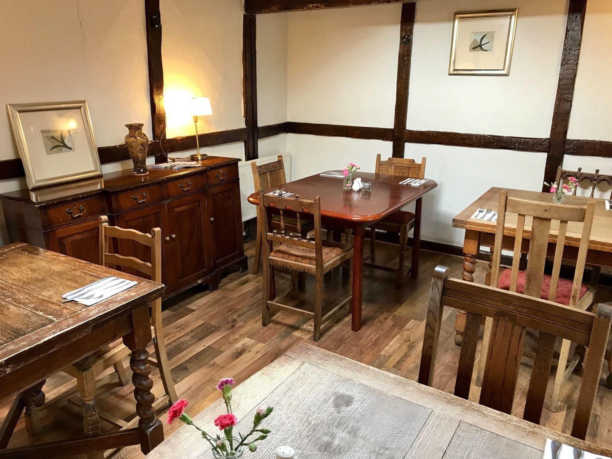 The New Court Inn アースク エクステリア 写真
