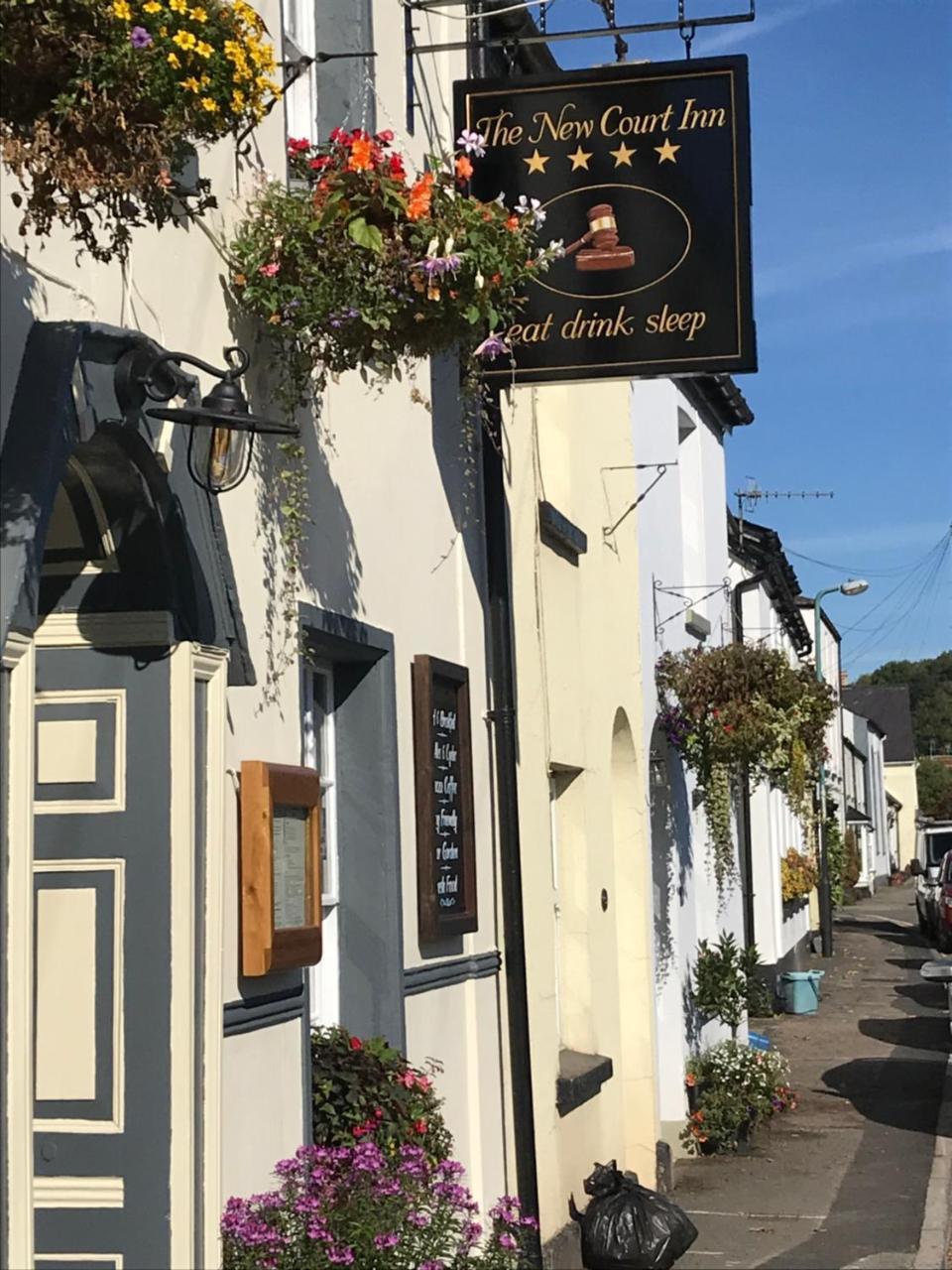 The New Court Inn アースク エクステリア 写真