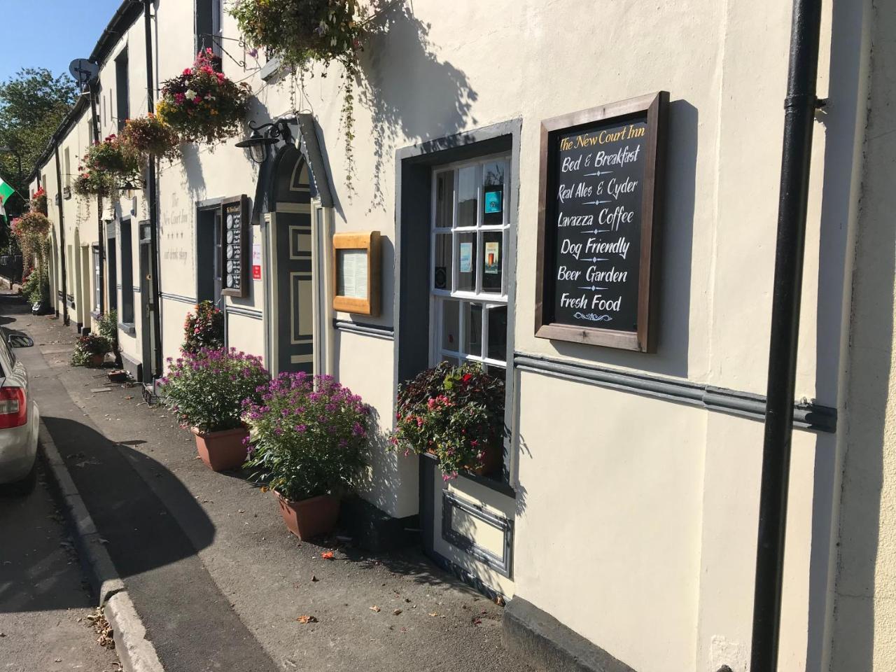 The New Court Inn アースク エクステリア 写真